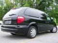 2007 Brilliant Black Crystal Pearl Chrysler Town & Country Limited  photo #2