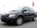 2007 Brilliant Black Crystal Pearl Chrysler Town & Country Limited  photo #4