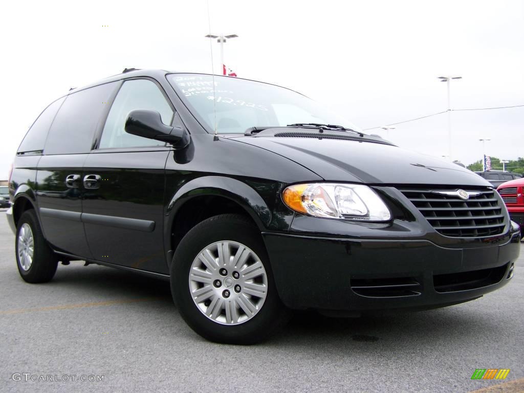 2007 Town & Country  - Brilliant Black Crystal Pearl / Medium Slate Gray photo #1