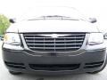 2007 Brilliant Black Crystal Pearl Chrysler Town & Country   photo #2