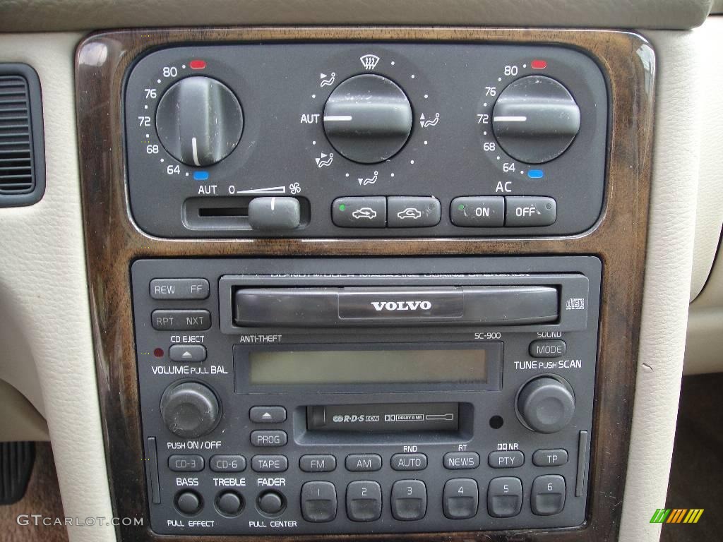 1998 Volvo V70 R AWD Controls Photo #15530598
