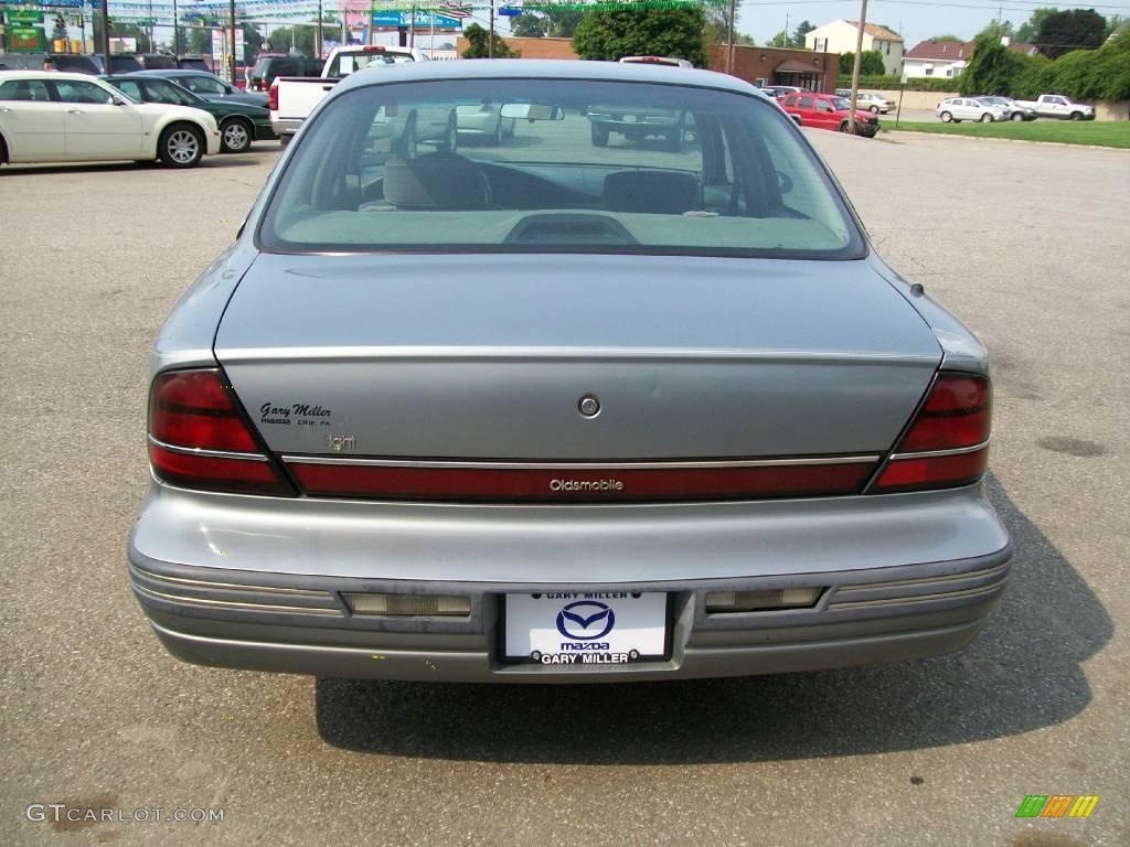 1995 Eighty-Eight Royale - Light Gray Metallic / Gray photo #4