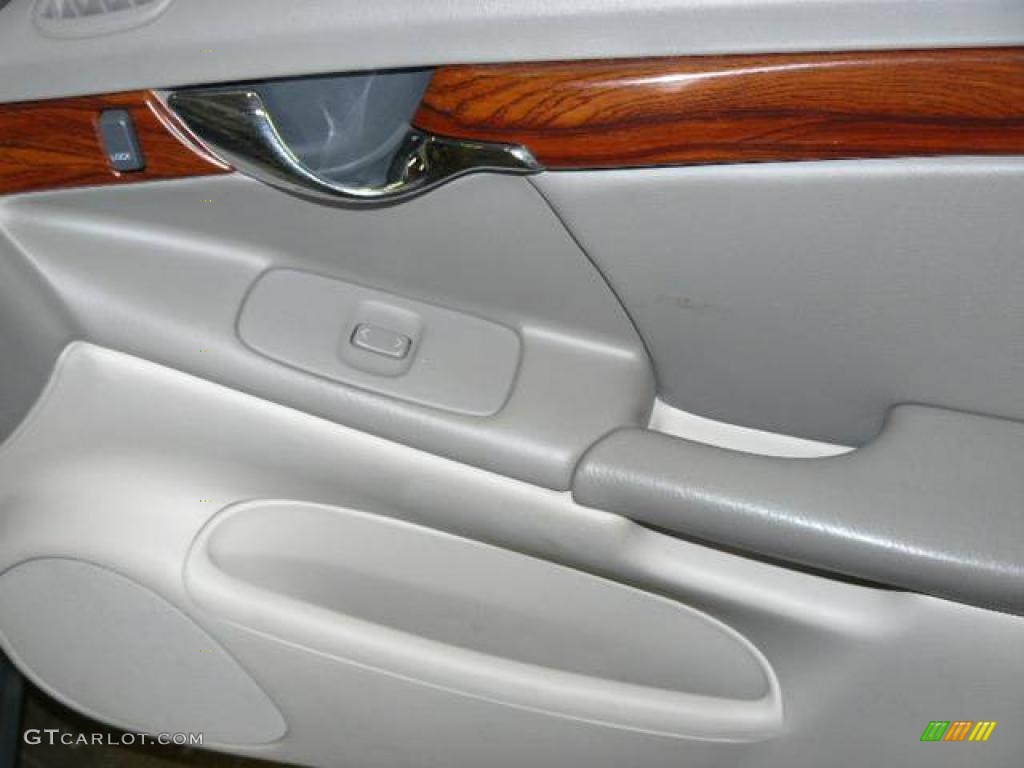2004 DeVille Sedan - Cashmere / Shale photo #22