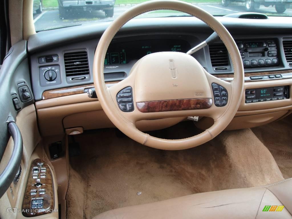1995 Town Car Signature - Pumice Pearl Metallic / Tan photo #12