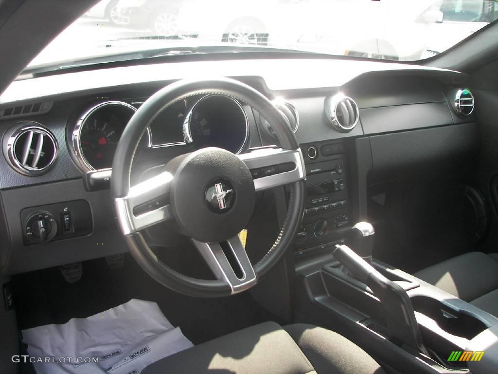 2006 Mustang V6 Premium Coupe - Tungsten Grey Metallic / Dark Charcoal photo #17