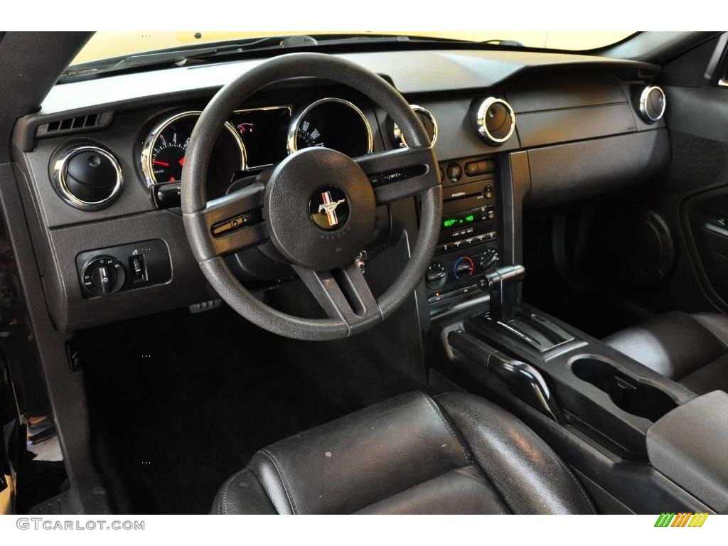 2006 Mustang V6 Premium Coupe - Black / Dark Charcoal photo #7