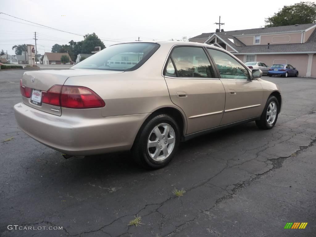 2000 Accord SE Sedan - Naples Gold Metallic / Ivory photo #3