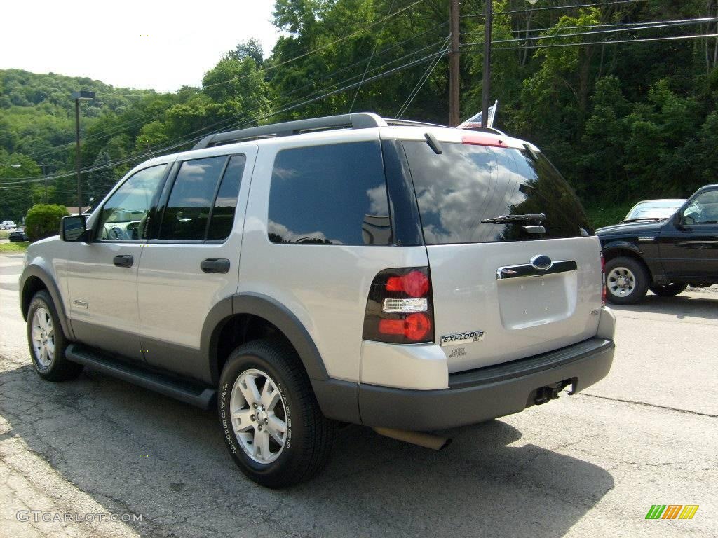 2006 Explorer XLT 4x4 - Silver Birch Metallic / Stone photo #5