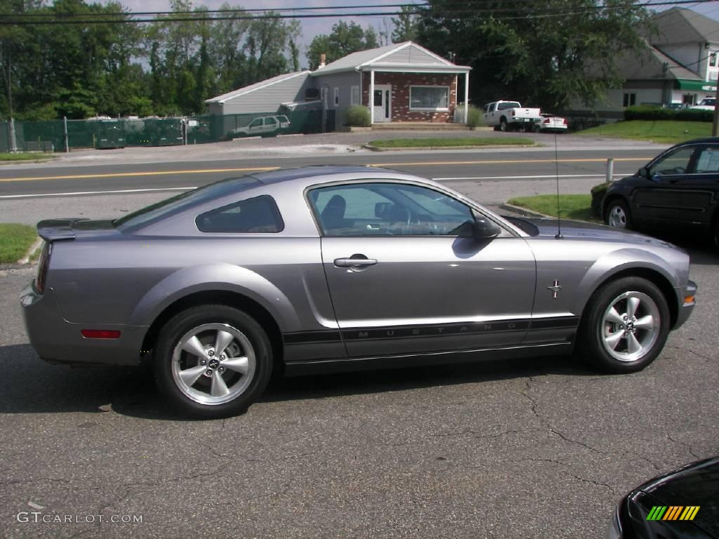 2007 Mustang V6 Premium Coupe - Tungsten Grey Metallic / Dark Charcoal photo #16