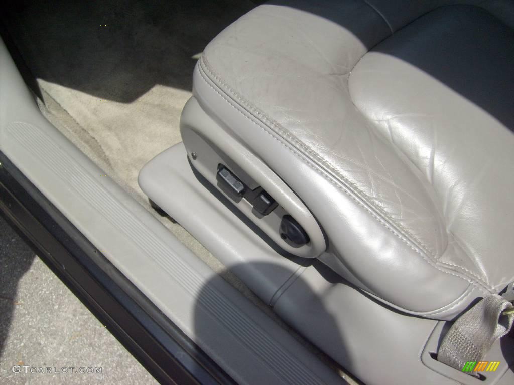 1999 Park Avenue  - Bright White Diamond / Taupe photo #15