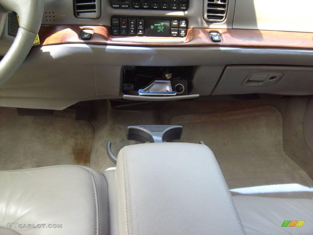 1999 Park Avenue  - Bright White Diamond / Taupe photo #24