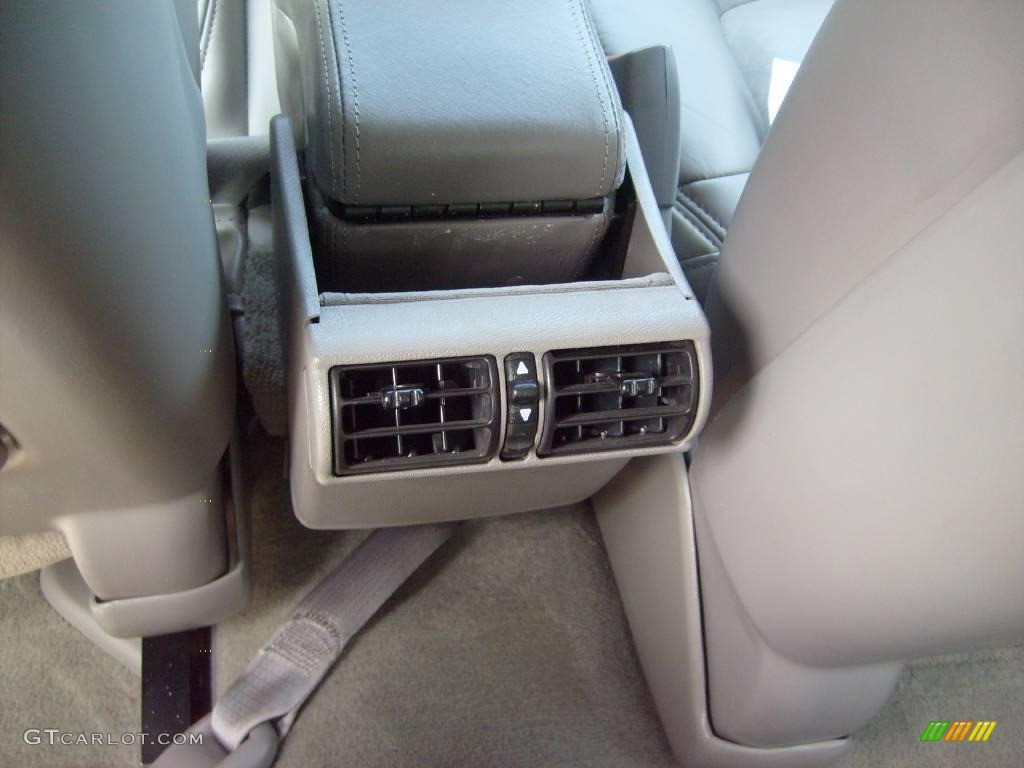 1999 Park Avenue  - Bright White Diamond / Taupe photo #25