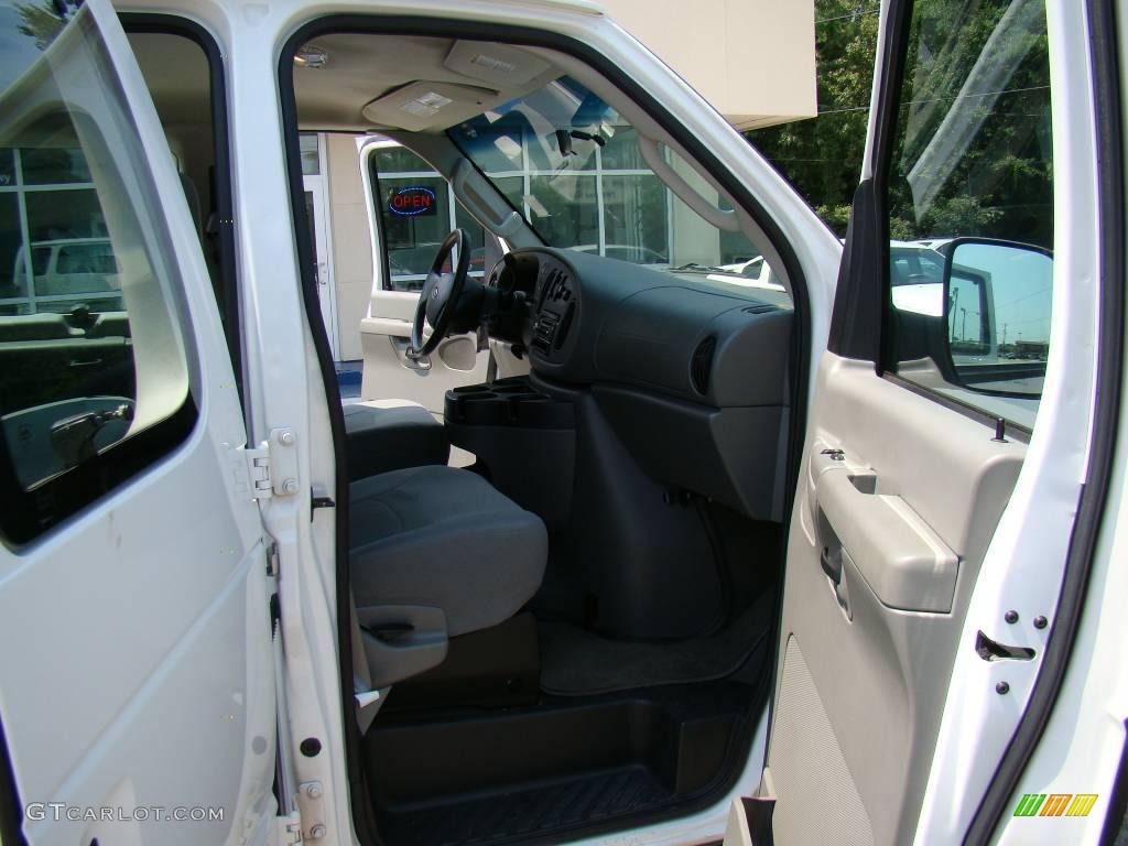 2007 E Series Van E350 Super Duty XLT 15 Passenger - Oxford White / Medium Flint Grey photo #10