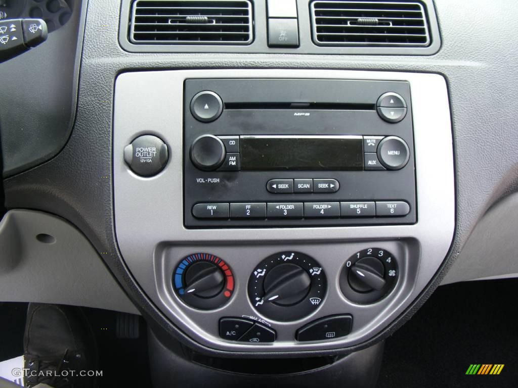 2007 Focus ZX3 S Coupe - CD Silver Metallic / Charcoal/Light Flint photo #27