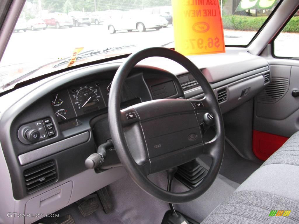 1995 F150 XL Regular Cab 4x4 - Vermillion Red / Gray photo #7