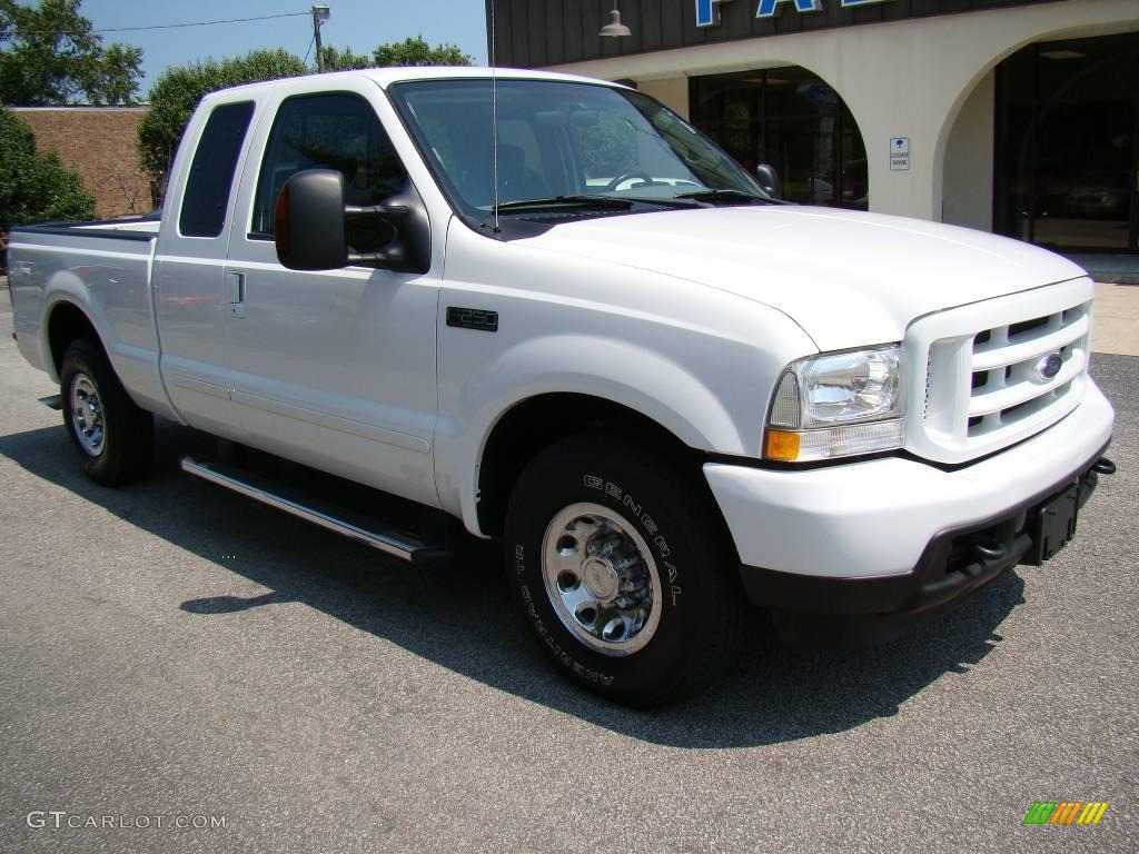 2004 F250 Super Duty XLT SuperCab - Oxford White / Medium Flint photo #2