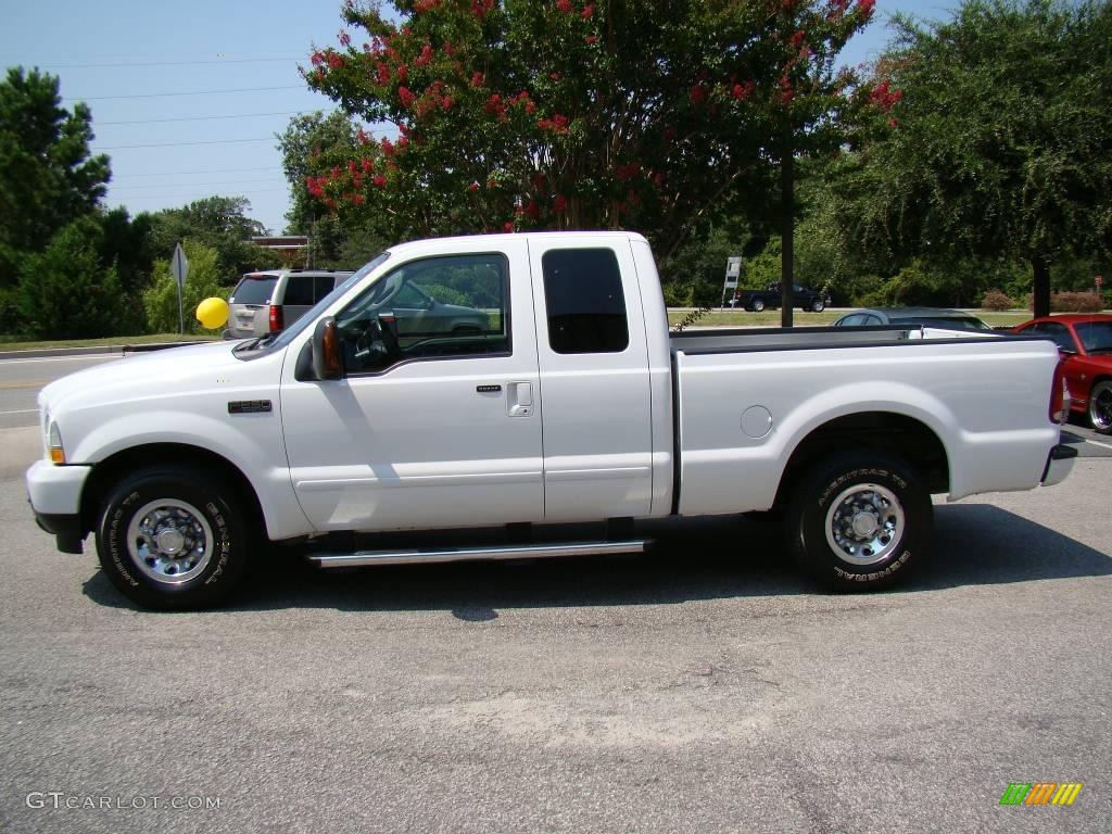 2004 F250 Super Duty XLT SuperCab - Oxford White / Medium Flint photo #5