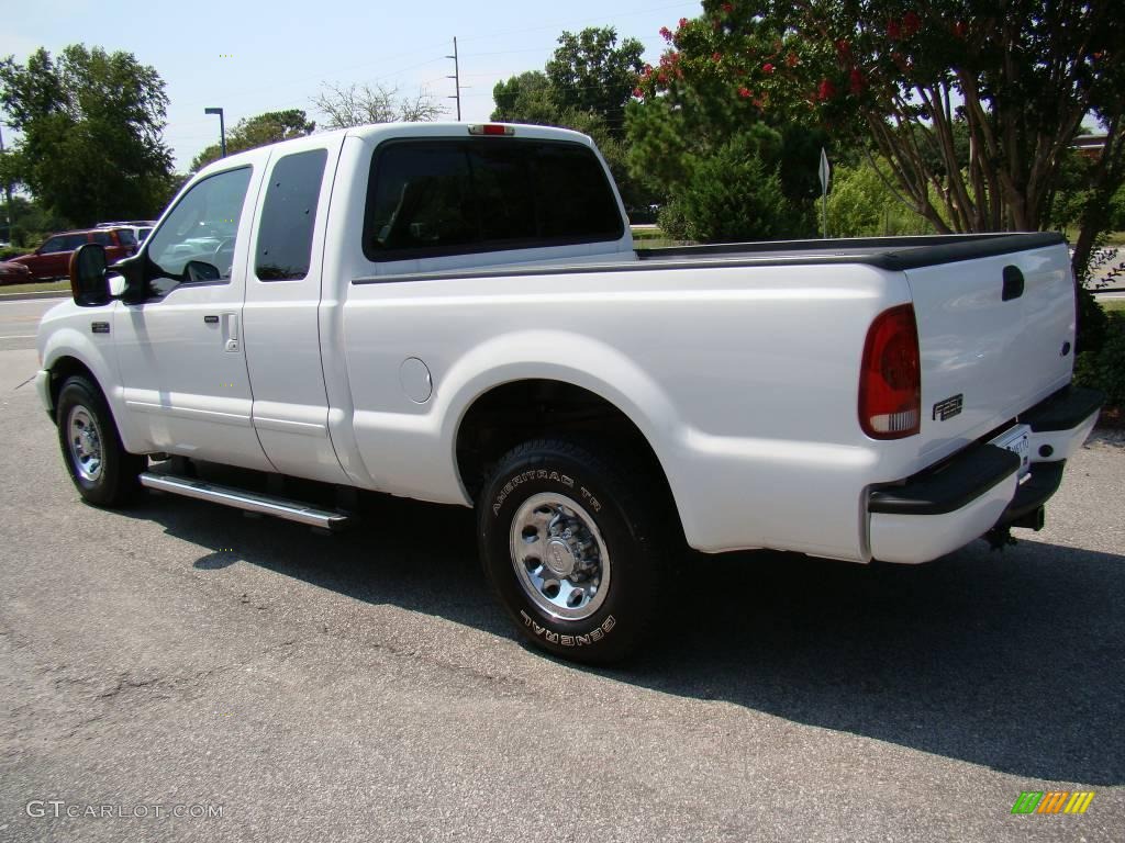 2004 F250 Super Duty XLT SuperCab - Oxford White / Medium Flint photo #6