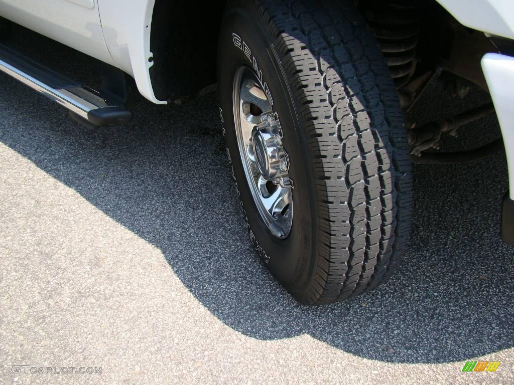 2004 F250 Super Duty XLT SuperCab - Oxford White / Medium Flint photo #18