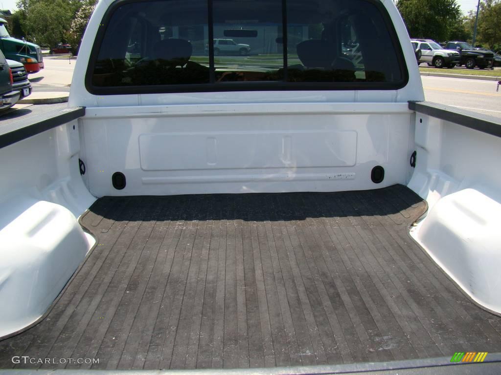 2004 F250 Super Duty XLT SuperCab - Oxford White / Medium Flint photo #24