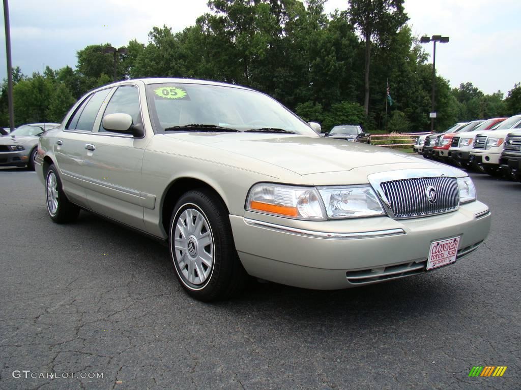 2005 Grand Marquis GS - Gold Ash Metallic / Medium Parchment photo #1