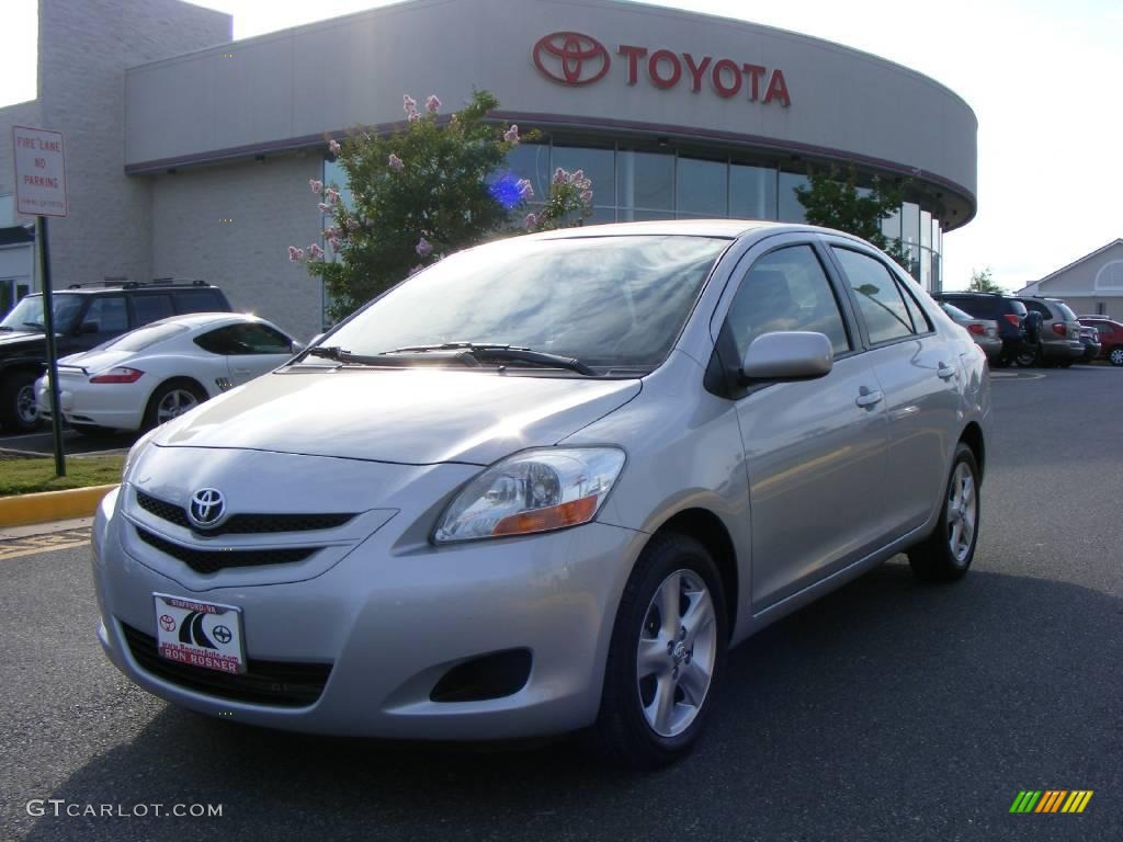 2007 Yaris Sedan - Silver Streak Mica / Dark Charcoal photo #1