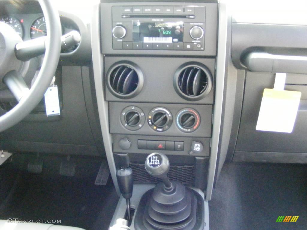 2009 Wrangler X 4x4 - Stone White / Dark Slate Gray/Medium Slate Gray photo #10