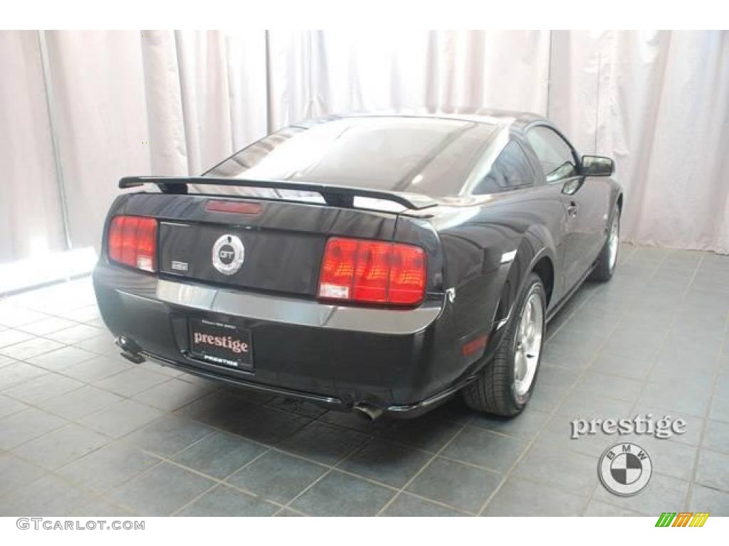 2006 Mustang GT Premium Coupe - Black / Dark Charcoal photo #4