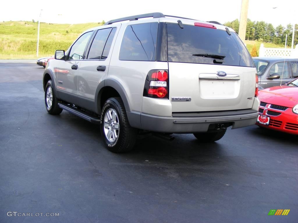 2006 Explorer XLT 4x4 - Silver Birch Metallic / Stone photo #4