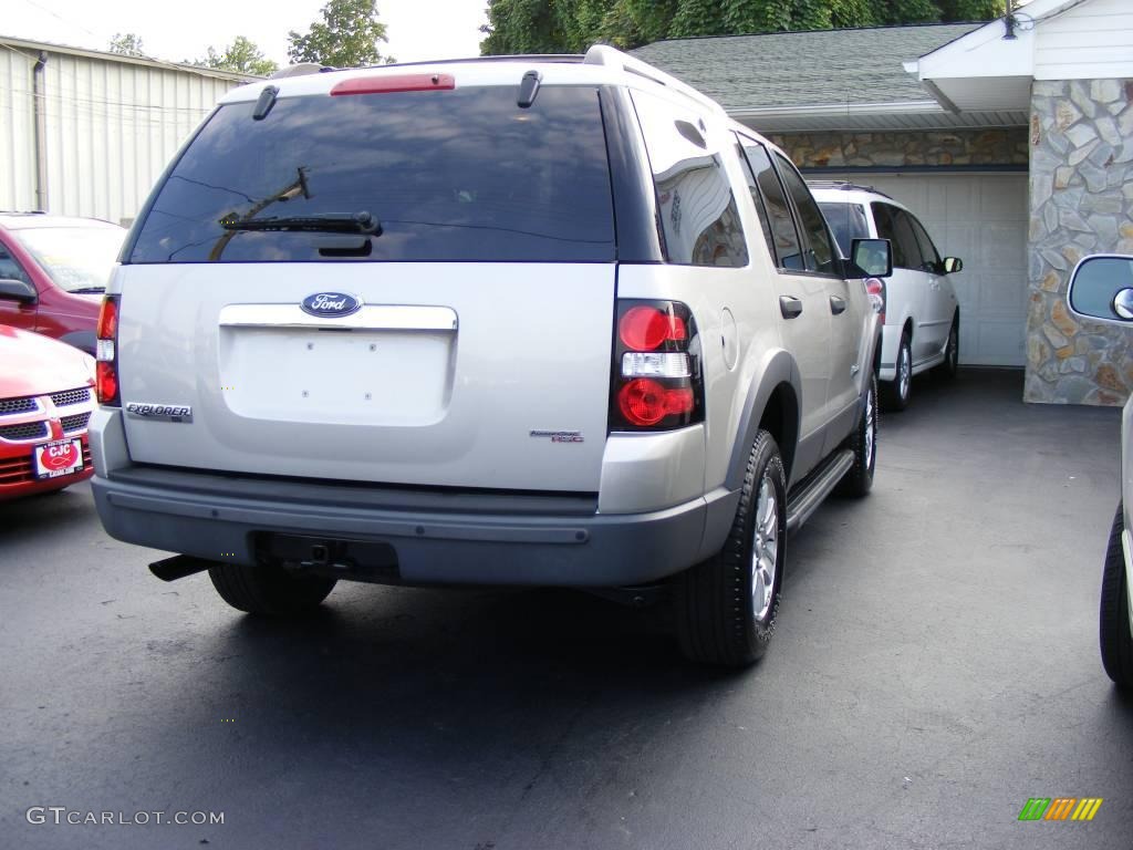 2006 Explorer XLT 4x4 - Silver Birch Metallic / Stone photo #16