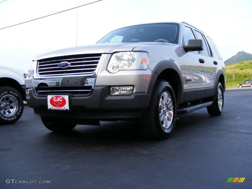 2006 Explorer XLT 4x4 - Silver Birch Metallic / Stone photo #18