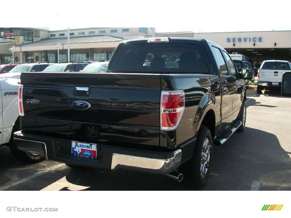 2010 F150 XLT SuperCrew - Tuxedo Black / Medium Stone photo #3