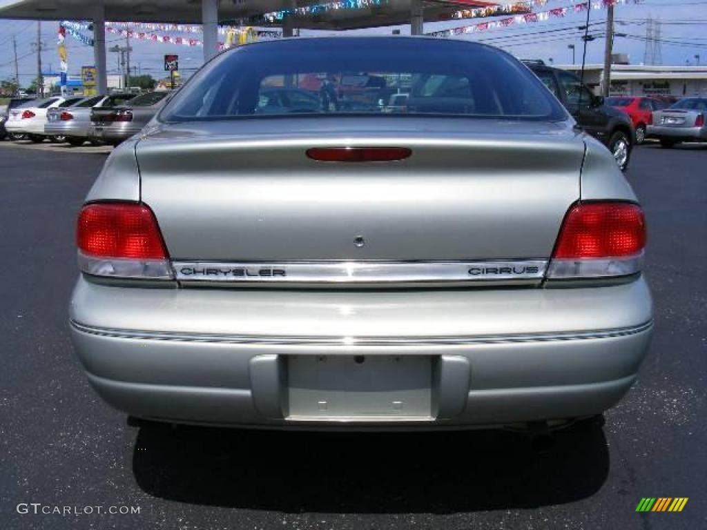 2000 Cirrus LX - Bright Silver Metallic / Silver Fern photo #4