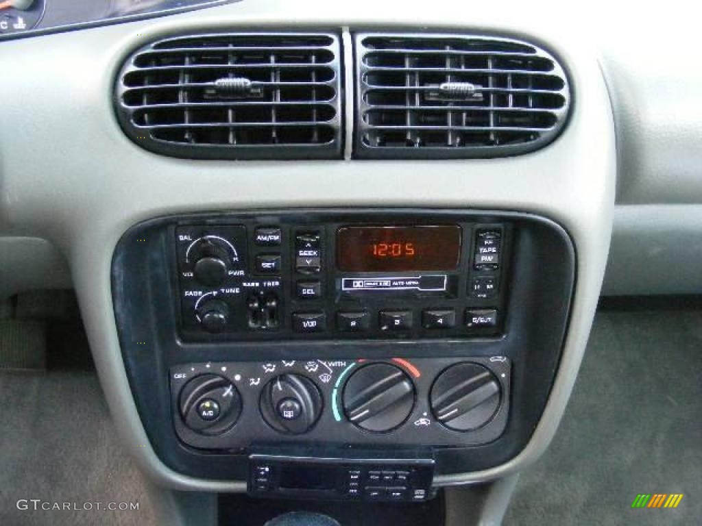 2000 Cirrus LX - Bright Silver Metallic / Silver Fern photo #18