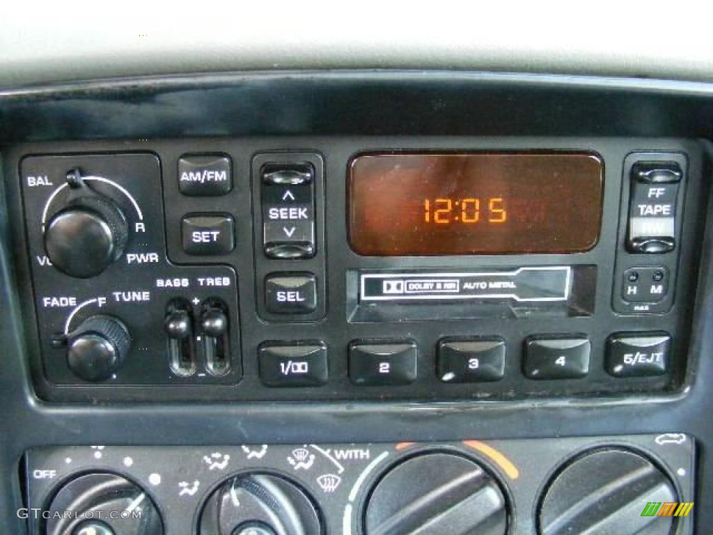 2000 Cirrus LX - Bright Silver Metallic / Silver Fern photo #19