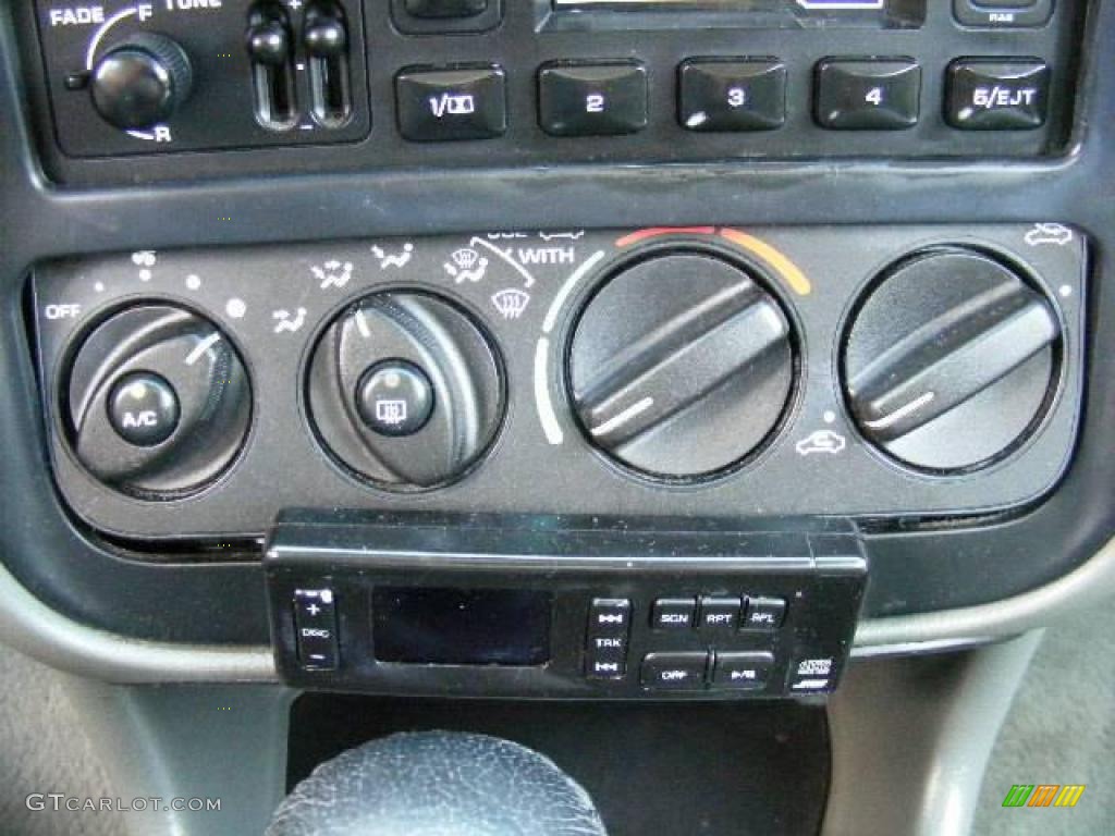 2000 Cirrus LX - Bright Silver Metallic / Silver Fern photo #20