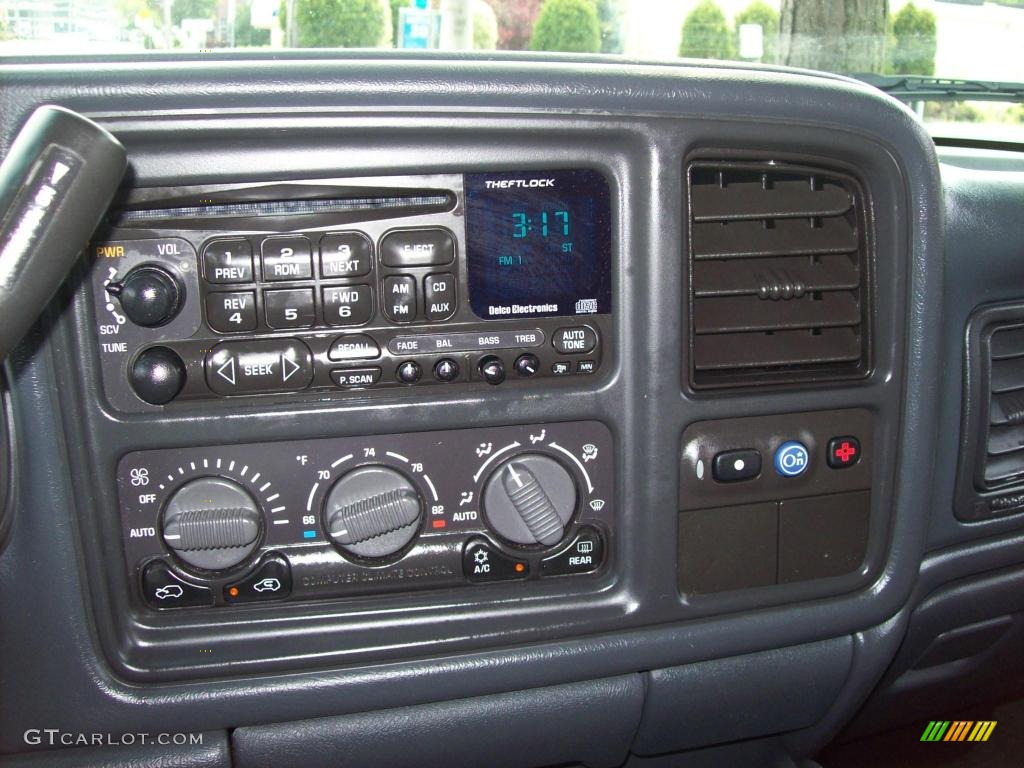 2002 Chevrolet Avalanche The North Face Edition 4x4 Controls Photo #15646033