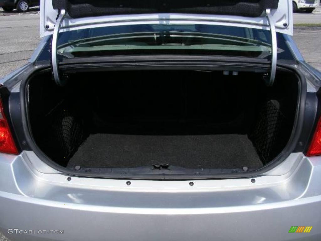 2004 Malibu LT V6 Sedan - Galaxy Silver Metallic / Gray photo #27