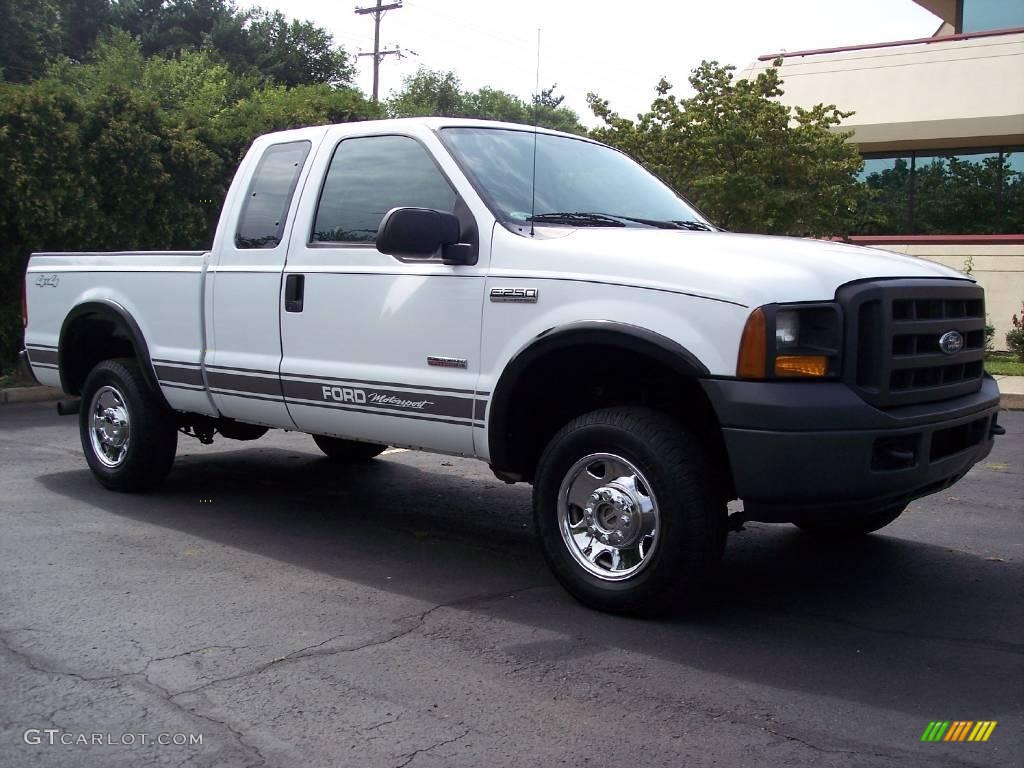 2006 F250 Super Duty XL SuperCab 4x4 - Oxford White / Medium Flint photo #19