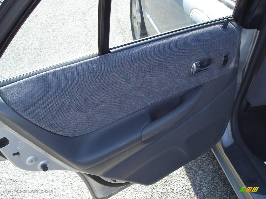 2000 Protege ES - Highlight Silver Metallic / Gray photo #9