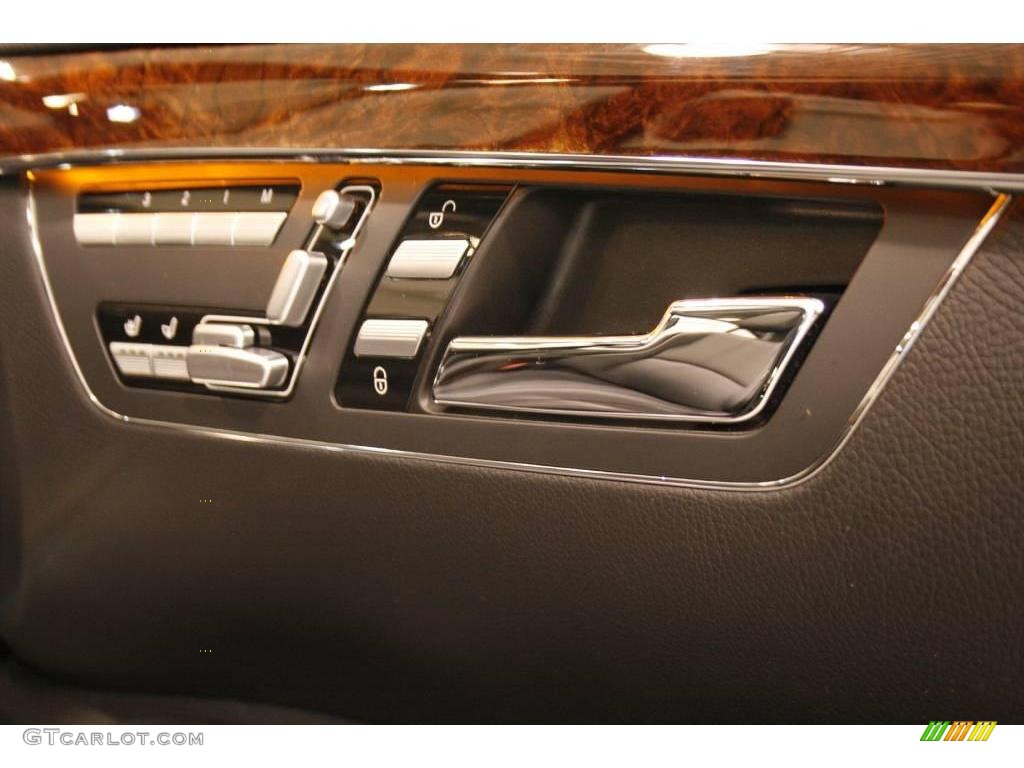 2008 S 550 Sedan - Black / Black photo #24