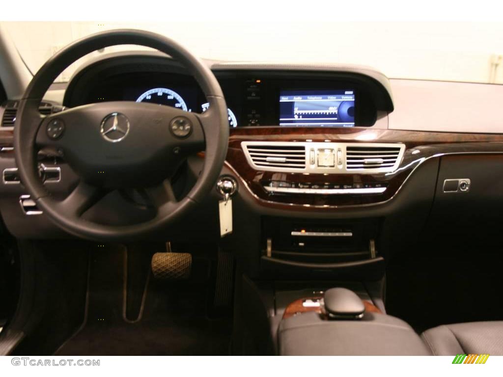 2008 S 550 Sedan - Black / Black photo #28