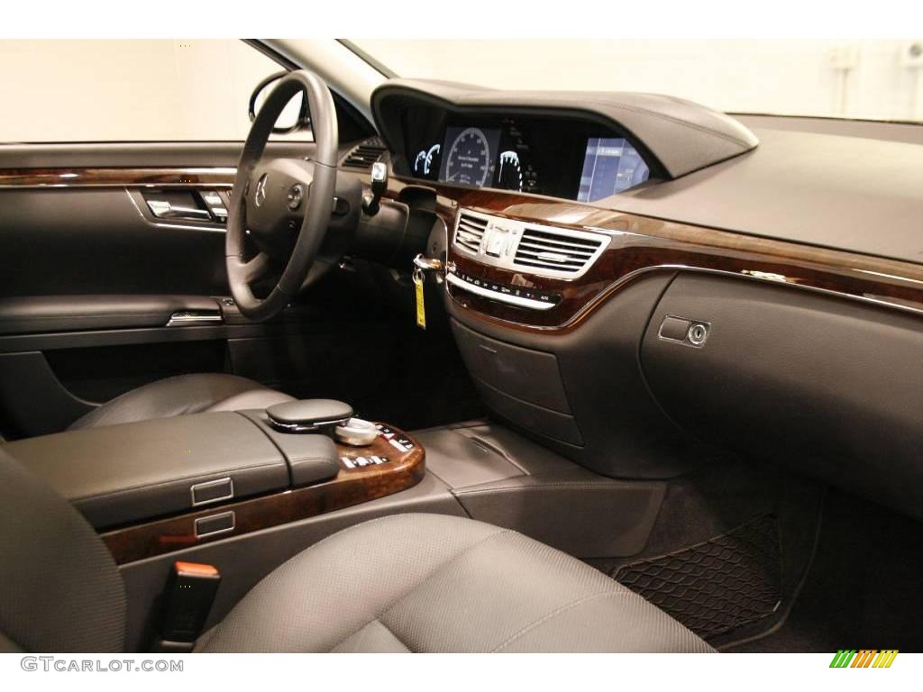 2008 S 550 Sedan - Black / Black photo #29