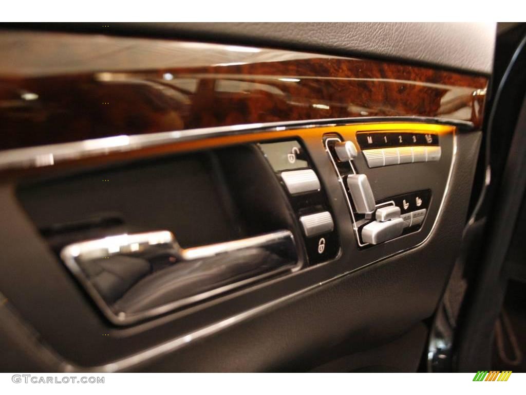 2008 S 550 Sedan - Black / Black photo #36