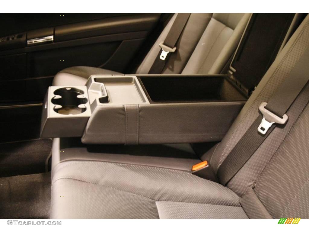 2008 S 550 Sedan - Black / Black photo #39