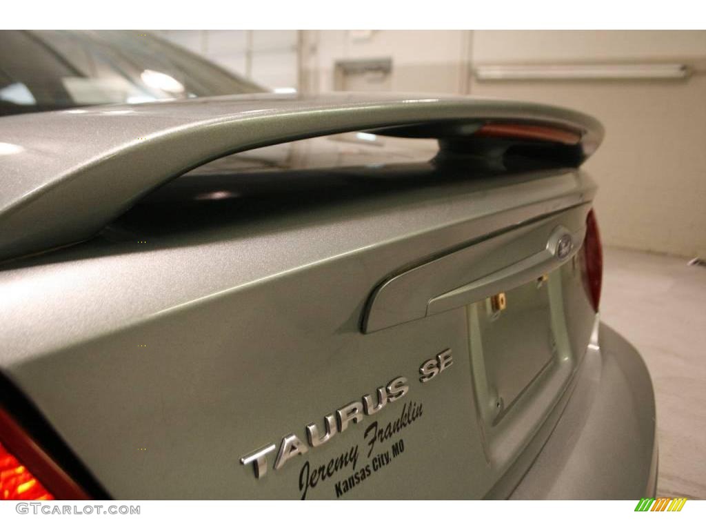2006 Taurus SE - Light Tundra Metallic / Medium/Dark Pebble Beige photo #21