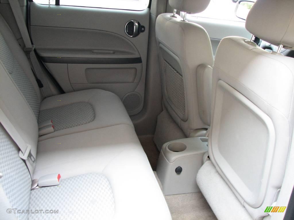 2008 HHR LS - Summit White / Gray photo #9