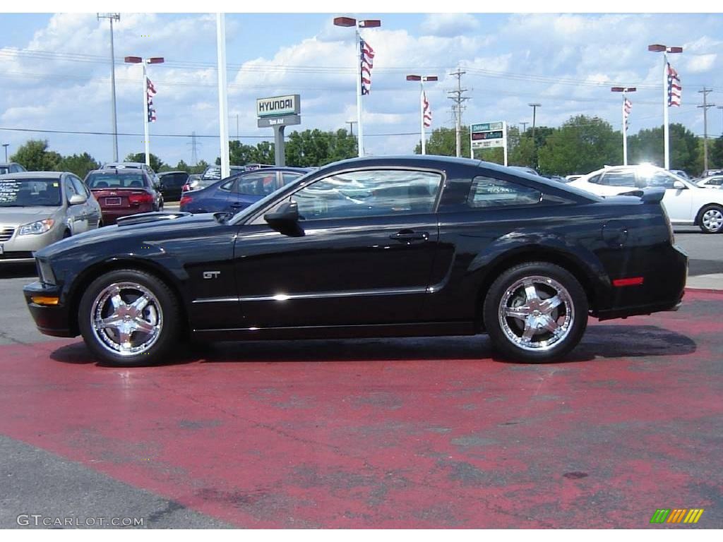 2007 Mustang GT Premium Coupe - Black / Dark Charcoal photo #2