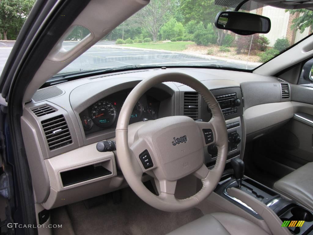 2005 Grand Cherokee Laredo - Midnight Blue Pearl / Medium Slate Gray photo #8