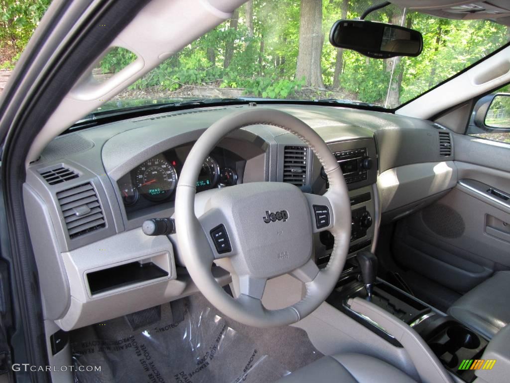 2005 Grand Cherokee Laredo - Deep Beryl Green Pearl / Khaki photo #8